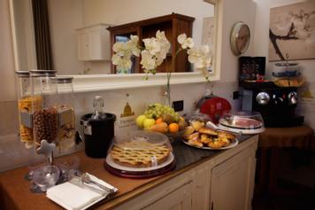 St. Peter Six Rooms & Suites | Roma | Nespresso coffee machine 